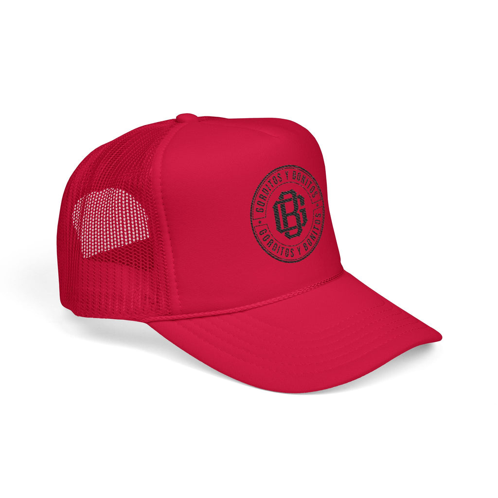 Detalle del bordado logo GorditosyBonitos en gorra trucker foam